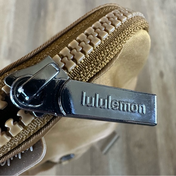 New Lululemon Everywhere Belt Bag 1L Burnt Caramel - Picture 7 of 10